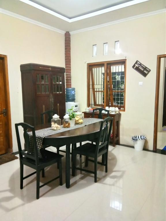 Hotel Ndalem Eyang Dwijo Yogyakarta Exterior foto